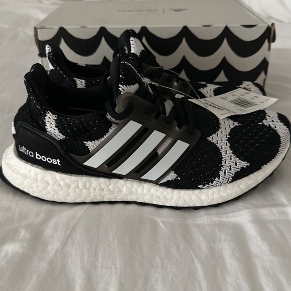 Adidas ultraboost DNA x marimekko women's US6 - Picture 4 of 7